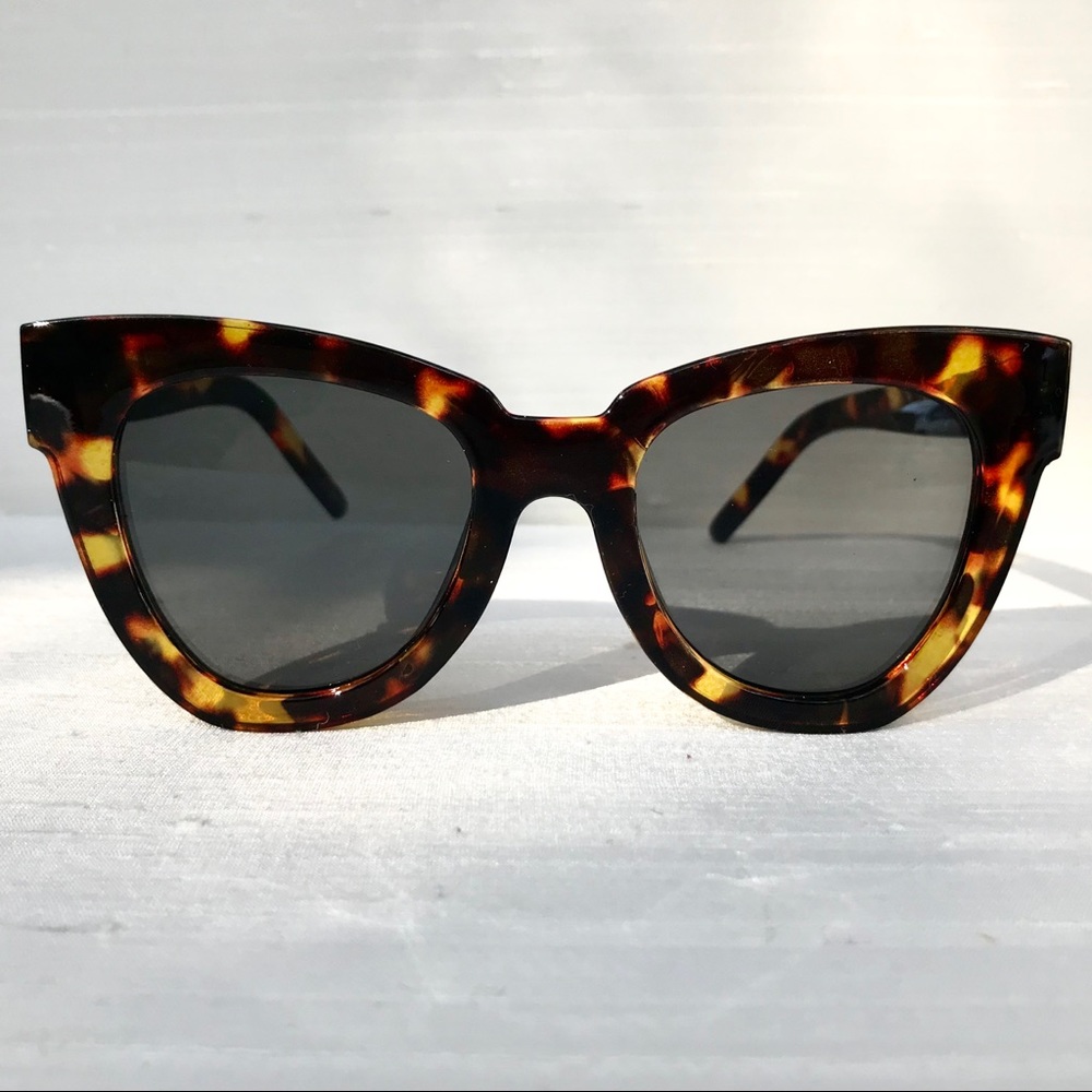 🕶 Oversize Tortoise Sunglasses 🕶 - Picture 4 of 9